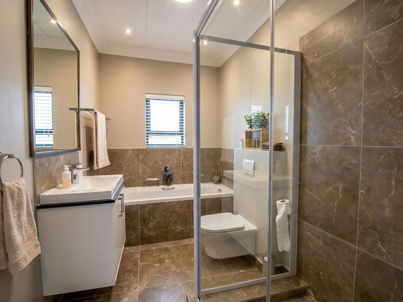 2 Bedroom, Off Street, Quiet Apartment - Photo 7