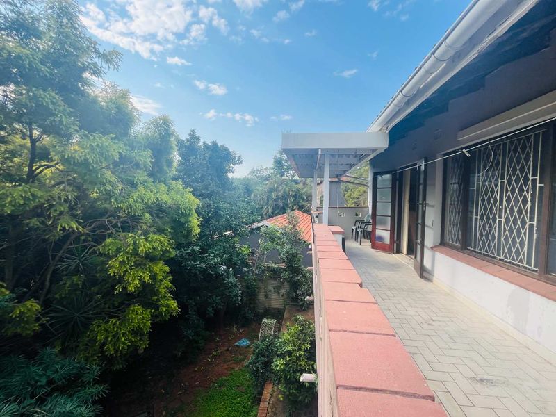 Hendra - Family home on large plot in Parkhill - Photo 2