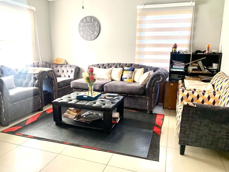 Comfortable-2 bedroom house in Raceway Park - Photo 3