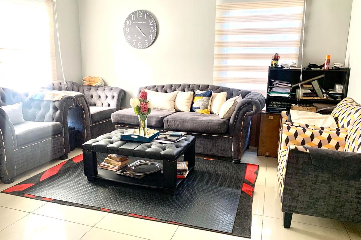 Comfortable-2 bedroom house in Raceway Park - Photo 3