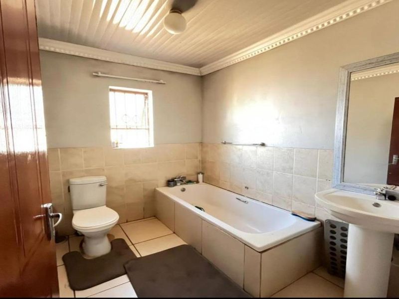 3 Bedroom House for Sale in  Soshanguve East - Photo 7