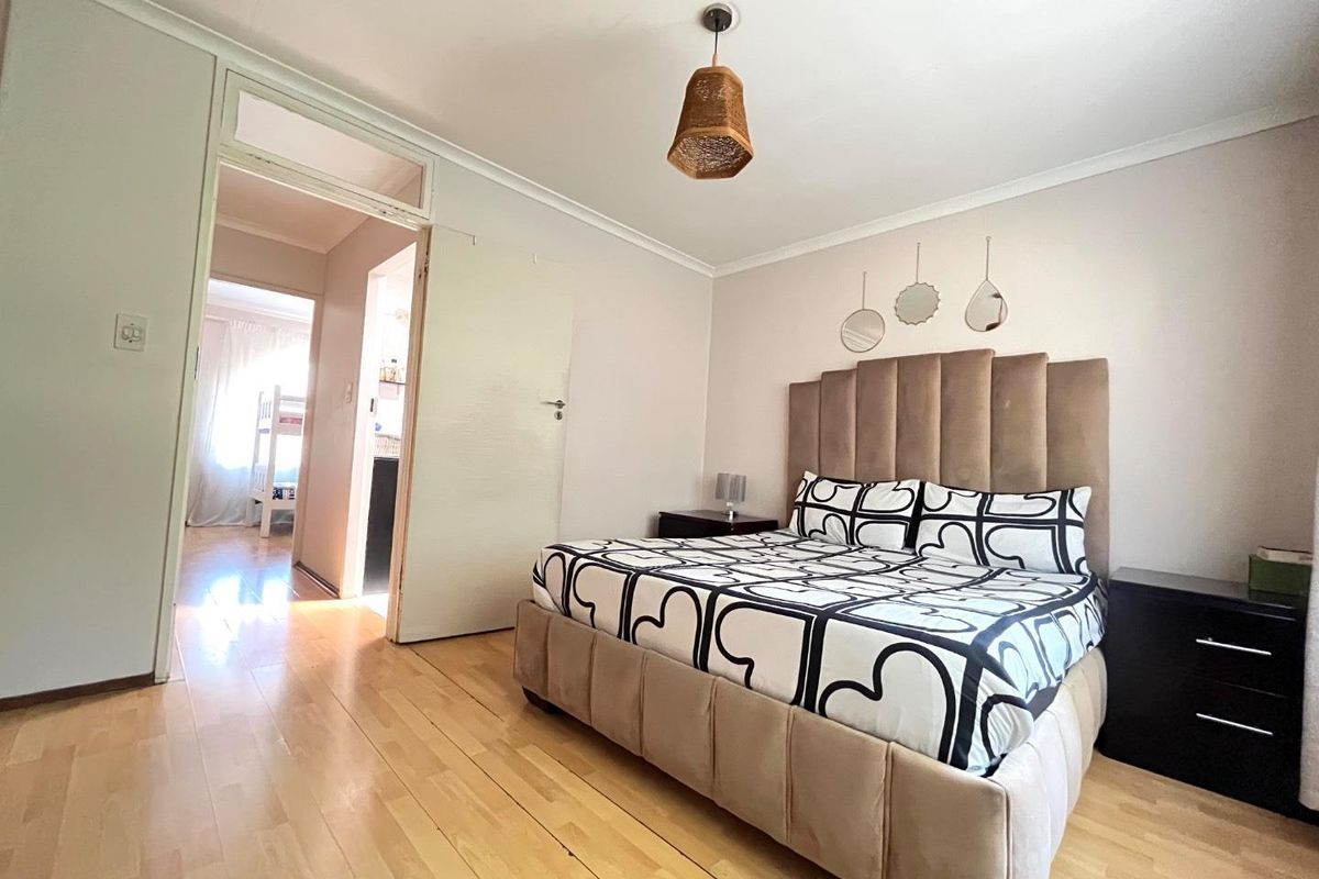 Modern 1st Floor Duplex with Open Garden - Photo 4