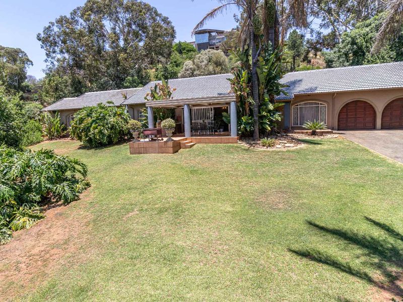 **Stunning Four-Bedroom Home with Lush Garden in Prime Location** - Photo 3