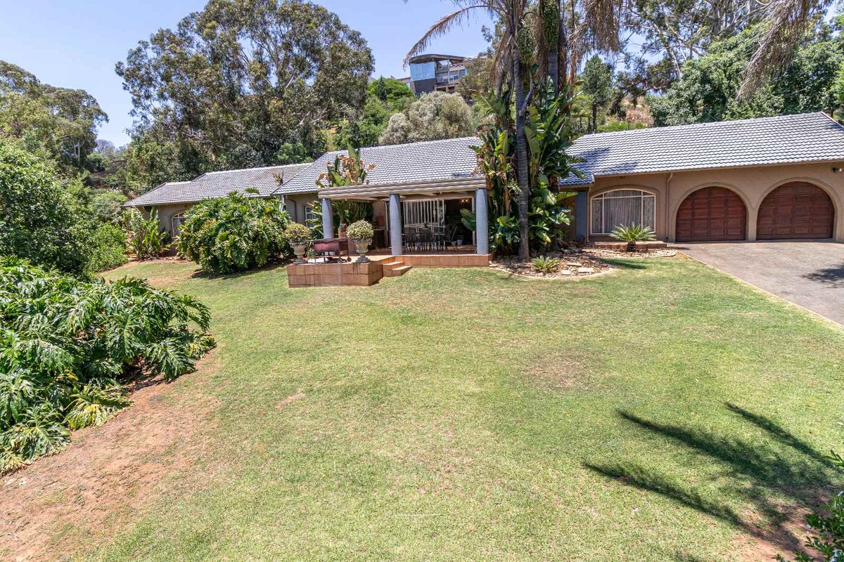 **Stunning Four-Bedroom Home with Lush Garden in Prime Location** - Photo 3