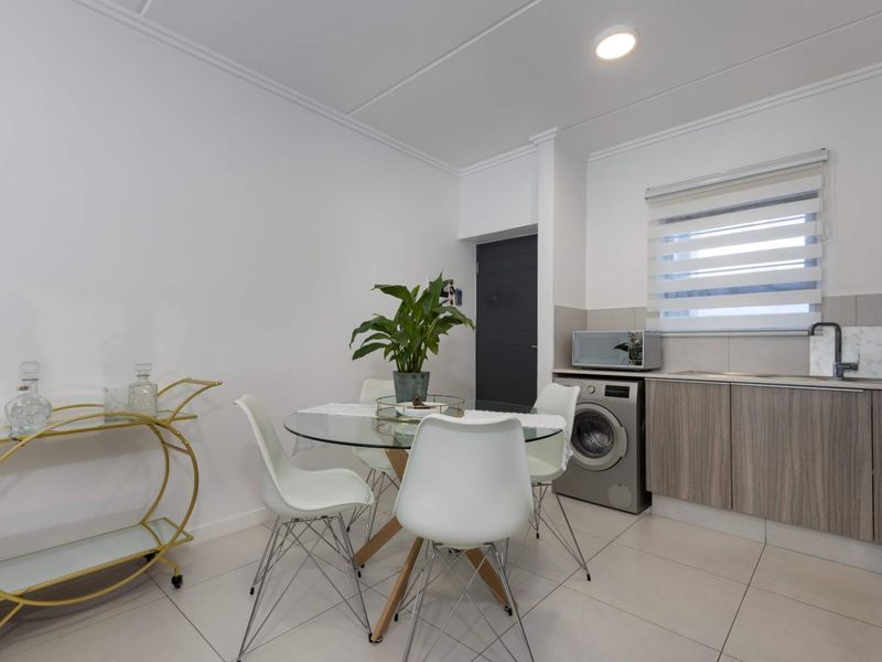 A MODERN 2 BEDROOM, 2 BATH GROUND FLOOR APARTMENT - SOUNDS LIKE A FANTASTIC FIND! - Photo 6