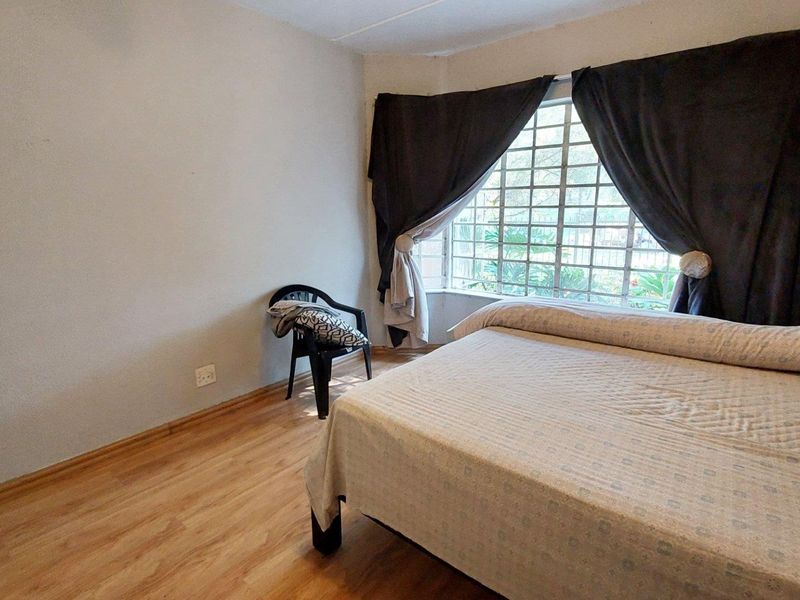 2 bedroom, 1 bathroom Ground Floor apartment with Direct Access to the Spruit - Photo 8