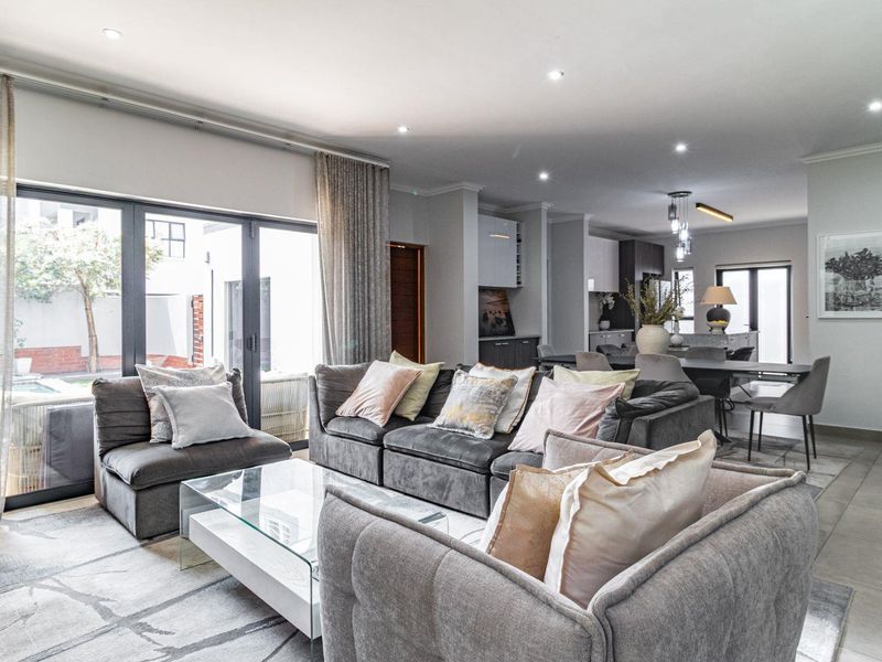 Four-bedroom furnished cluster in Bryanston - Photo 5