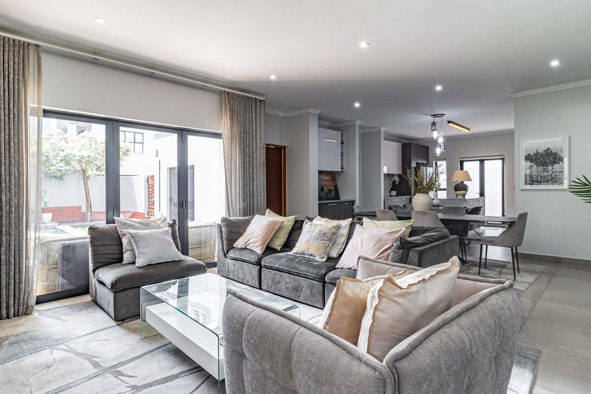 Four-bedroom furnished cluster in Bryanston - Photo 5