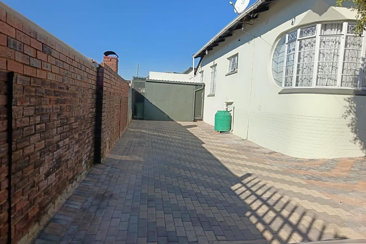 Stunning Family Home with Flexible Living Options - Photo 3