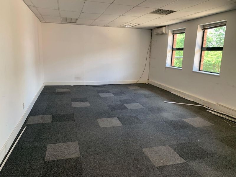 90m2  Paulshof Office To Let - Photo 2