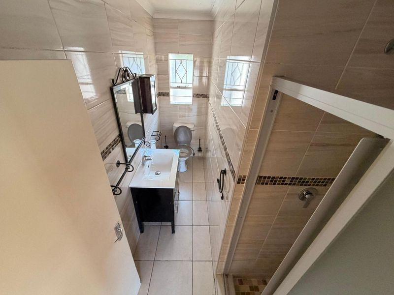 Comfort, Space & Convenience – Immaculate 2-Bedroom Townhouse with 3 Parking Bays in Sandton - Photo 8