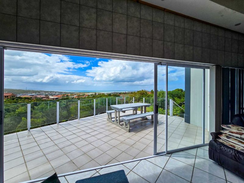 Exceptional coastal living with River and Sea Views – Stilbaai- Wes. - Photo 2