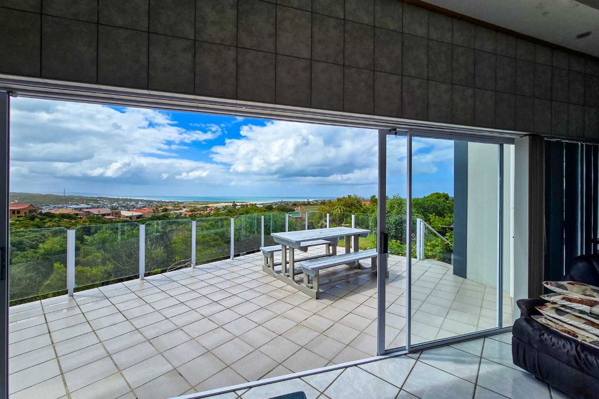 Exceptional coastal living with River and Sea Views – Stilbaai- Wes. - Photo 2
