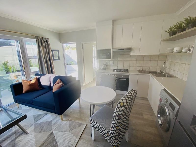 Coastal Chic Garden Apartment – 1 Road from the Beach - Photo 5