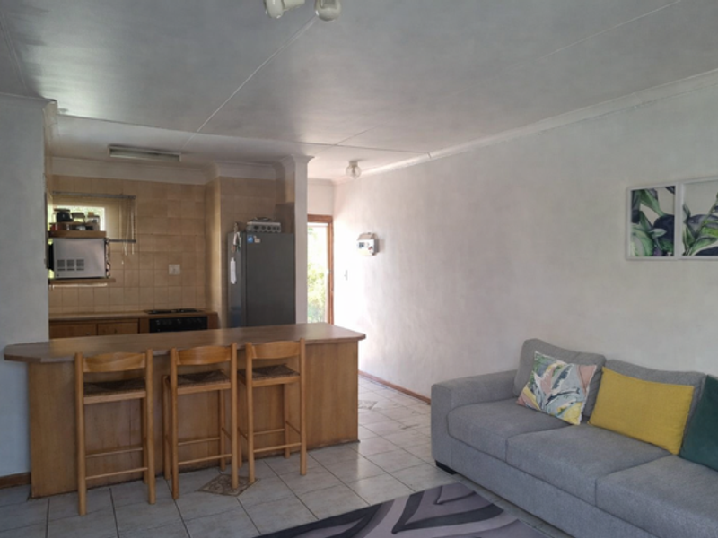 Neat & Move-In Ready 2-Bedroom Apartment in Secure Complex - Photo 5