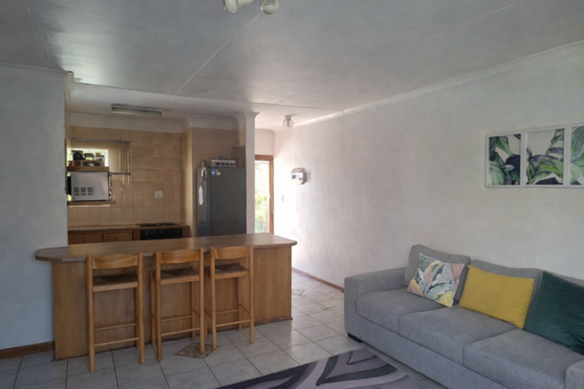 Neat & Move-In Ready 2-Bedroom Apartment in Secure Complex - Photo 5