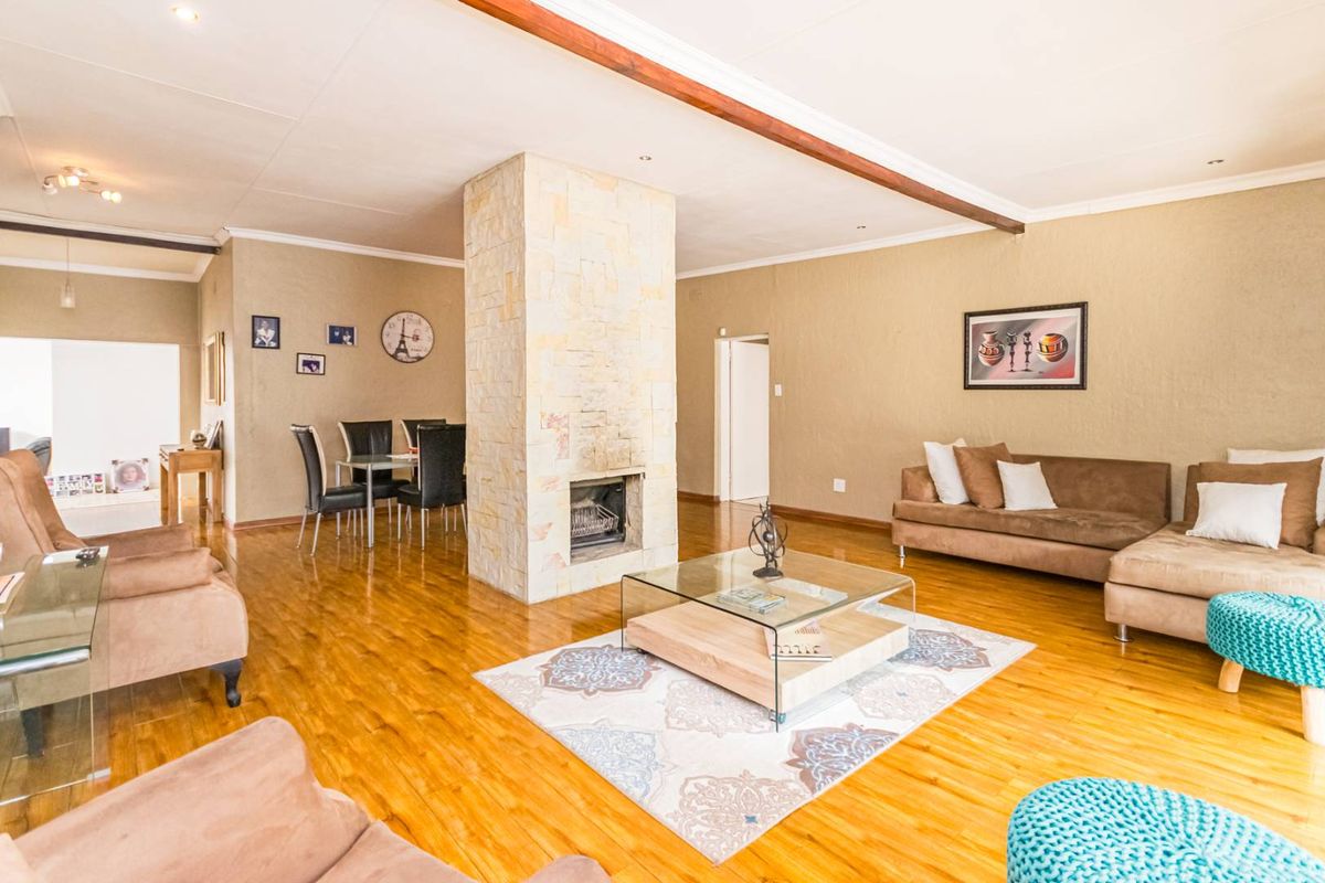 Exquisite Family Home in Sought-After Ontdekkerspark - Photo 3