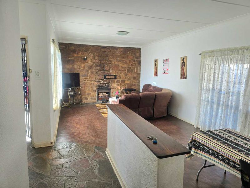 Family home with pool and flatlet - Photo 2