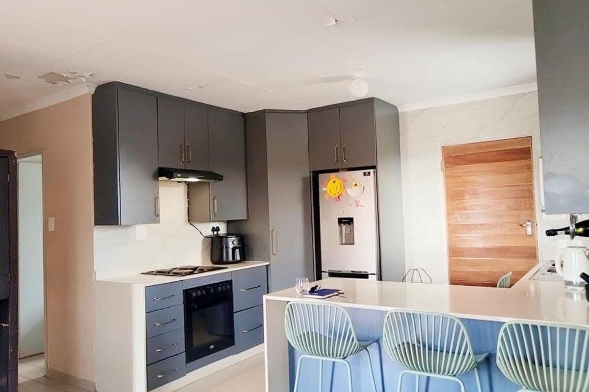 3-Bedroom Home in Gated Savanna City Community - Photo 4