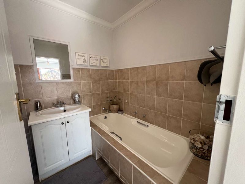 Move-In Ready 2-Bedroom Garden Unit in Sought-After Complex - Photo 7