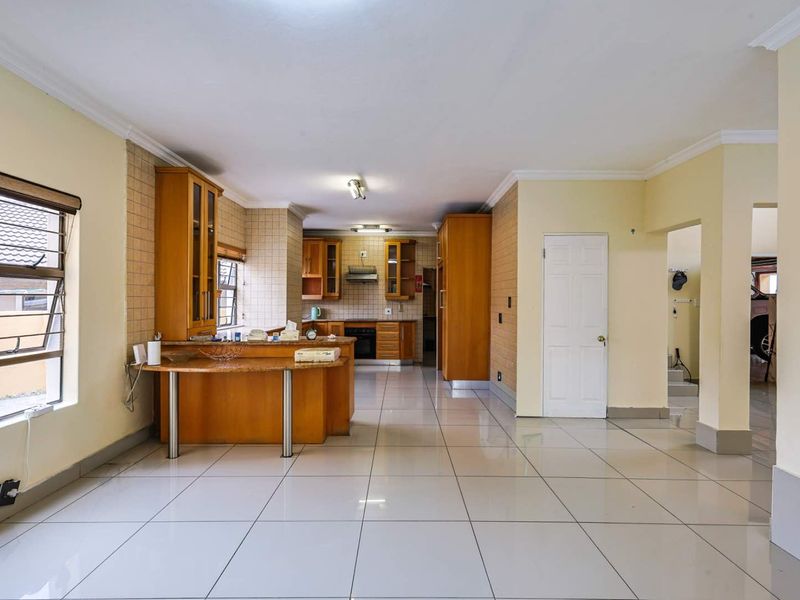 Well-Maintained 4 Bedroom Family Home in Secure Estate - Photo 10