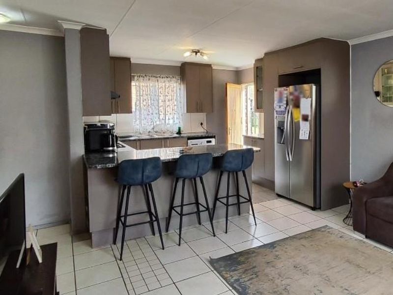 Priced to sell - Photo 9