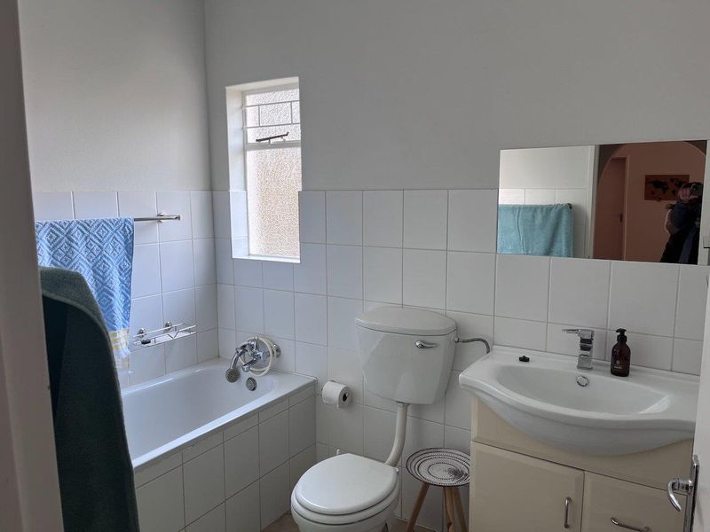 Corner Unit with extra spacious garden - Photo 8