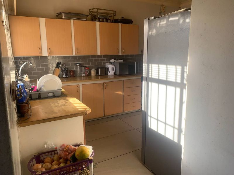 Charming 3-Bedroom House for Sale in Towerby, Johannesburg South - Photo 3
