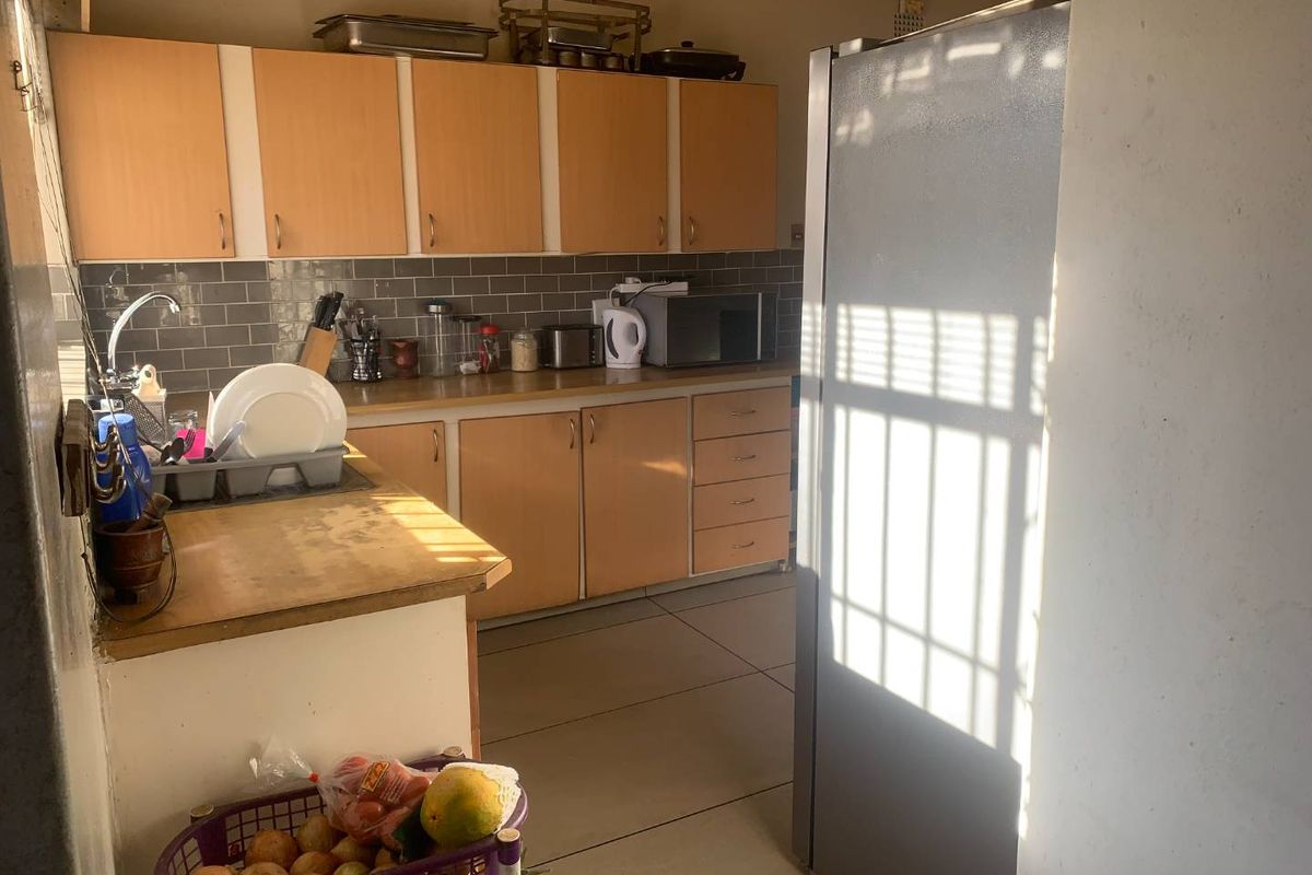 Charming 3-Bedroom House for Sale in Towerby, Johannesburg South - Photo 3
