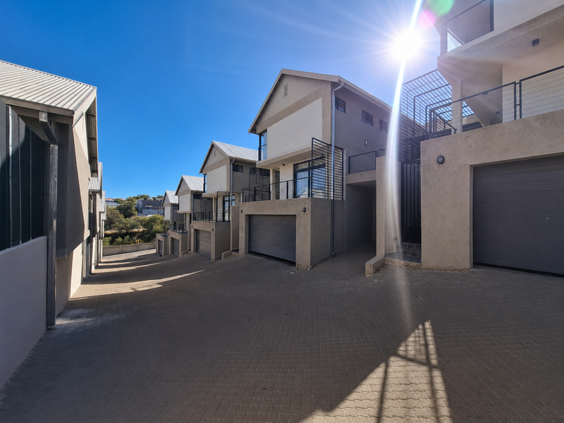 Luxury townhouse in Auasblick - Photo 1