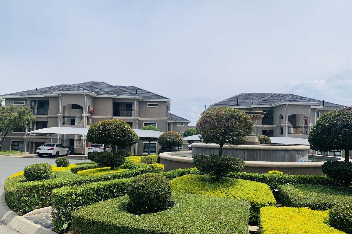 Modern 1-Bed Apartment in Palm View Estate - Photo 3