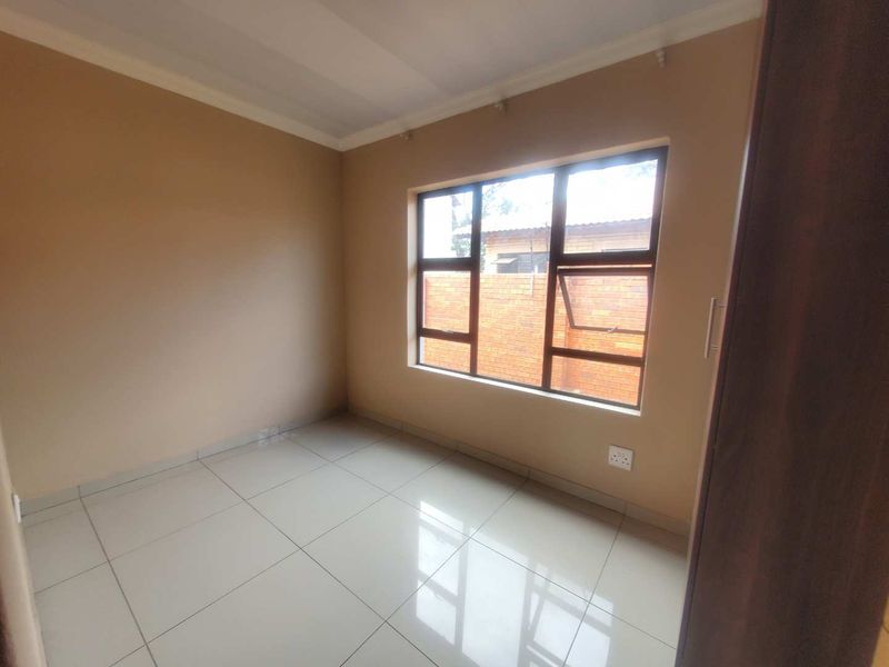 Embrace elegance and safety in Groblers Park! - Photo 9