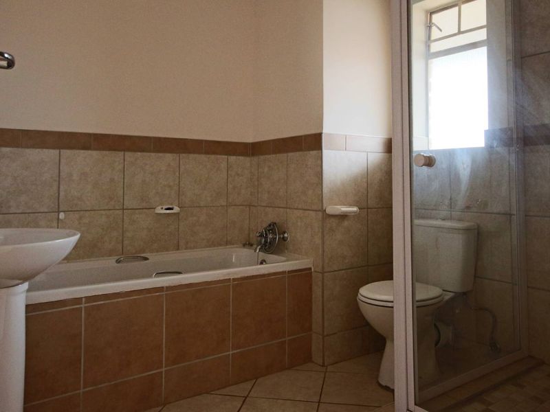 Perfect 2-Bedroom, 1-Bathroom, 1Carport Ground-Floor Apartment - Photo 10