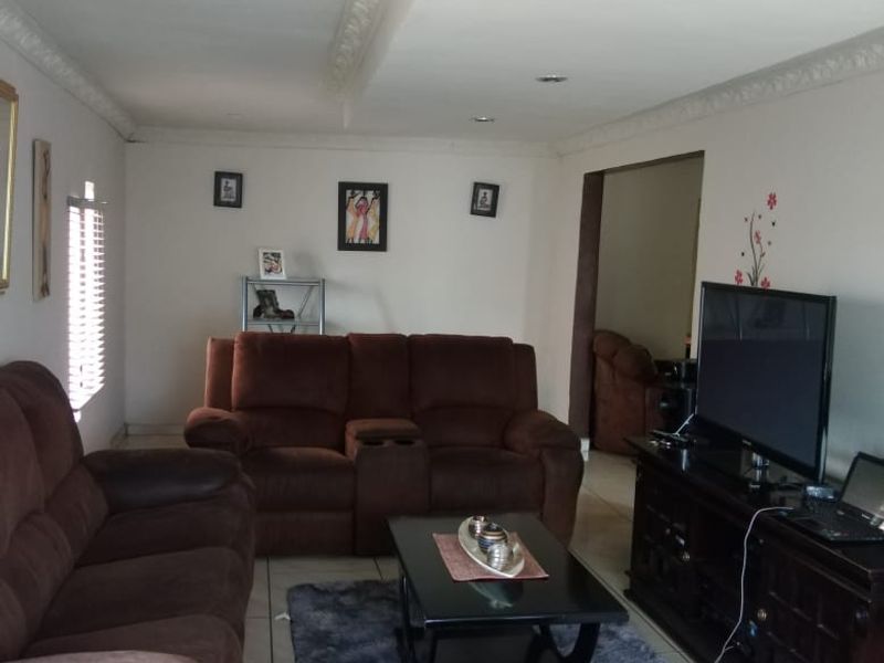 Family Home Vosloorus - R 920 000 - Photo 4