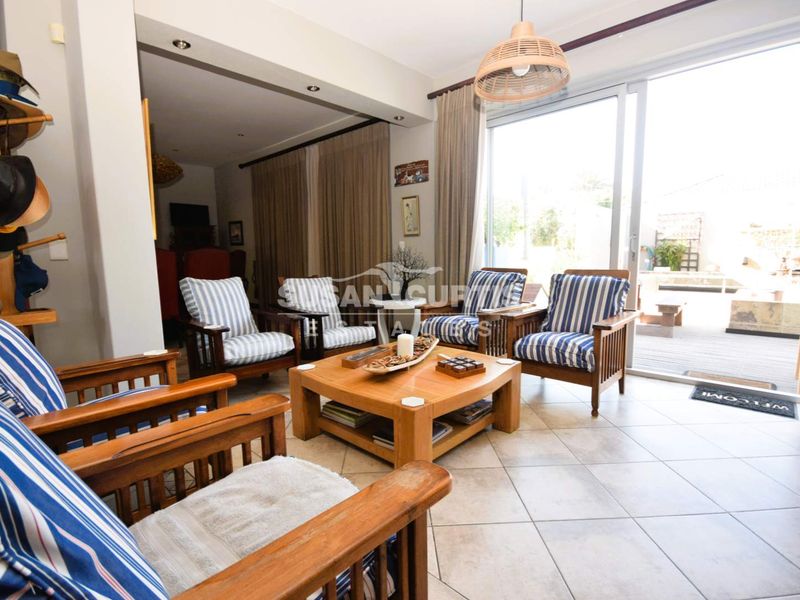 Coastal living taken to the next level with sea views galore! - Photo 5