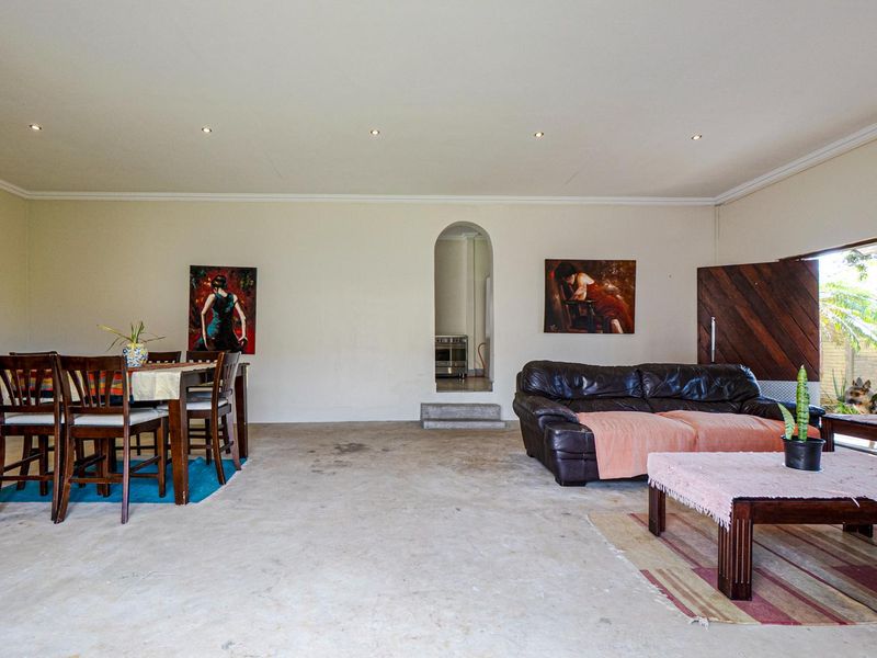 Level land home with 2 bed 2 bath cottage - Photo 3