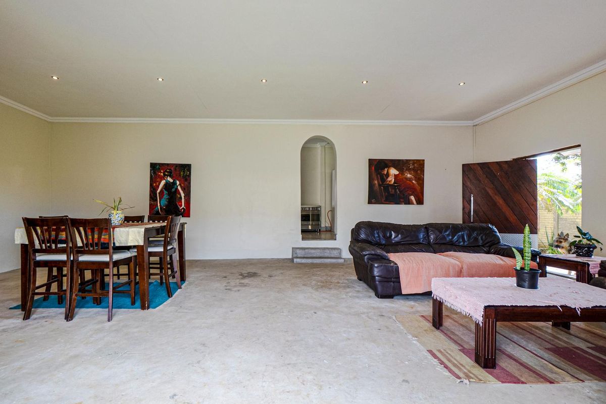 Level land home with 2 bed 2 bath cottage - Photo 3