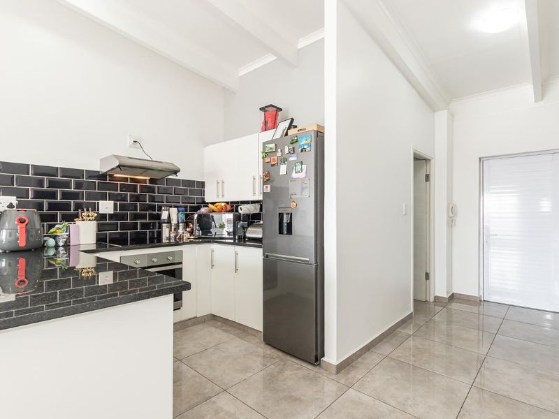 Lock up and go , Secure Undercover Parking - Photo 5