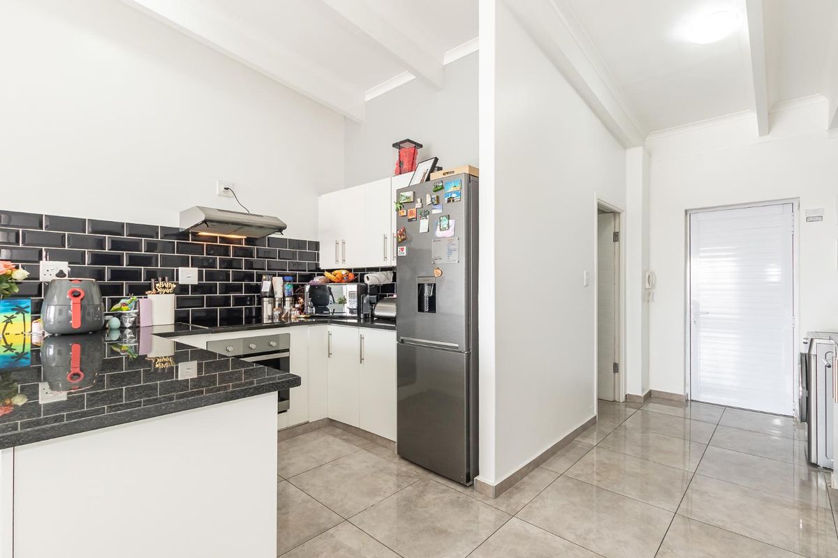 Lock up and go , Secure Undercover Parking - Photo 5