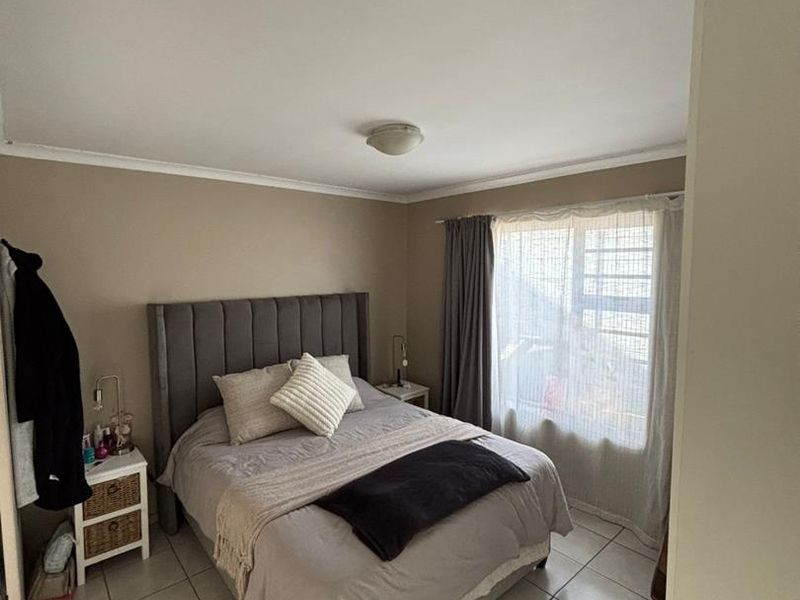 Stunning 3 Bedroom Family Home in a Secure Estate – A True Gem! - Photo 6