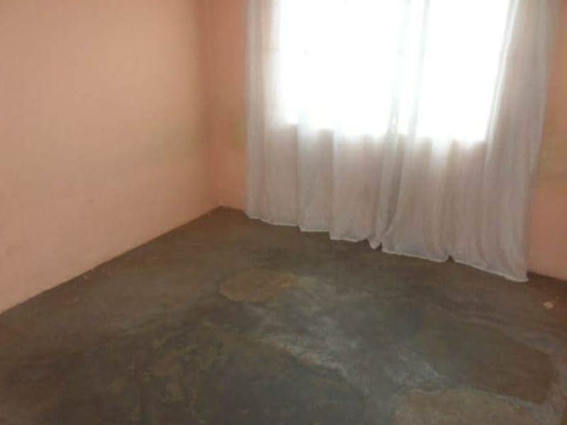 2 bedrooms family home in Atteridgeville ext7 - Photo 10