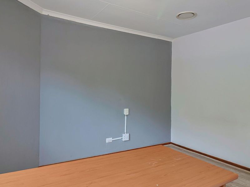 Prime 104m2 Office Suite in 14th Avenue Centre, Fairland For Sale or to Rent - Photo 8