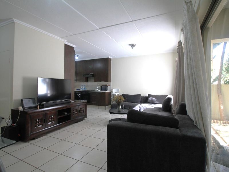 Spacious 2 bedroom townhouse in Broadacres - Photo 3