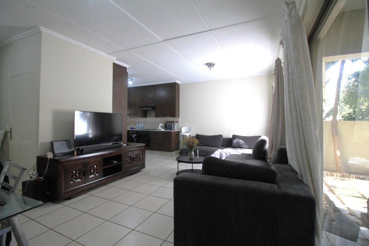 Spacious 2 bedroom townhouse in Broadacres - Photo 3