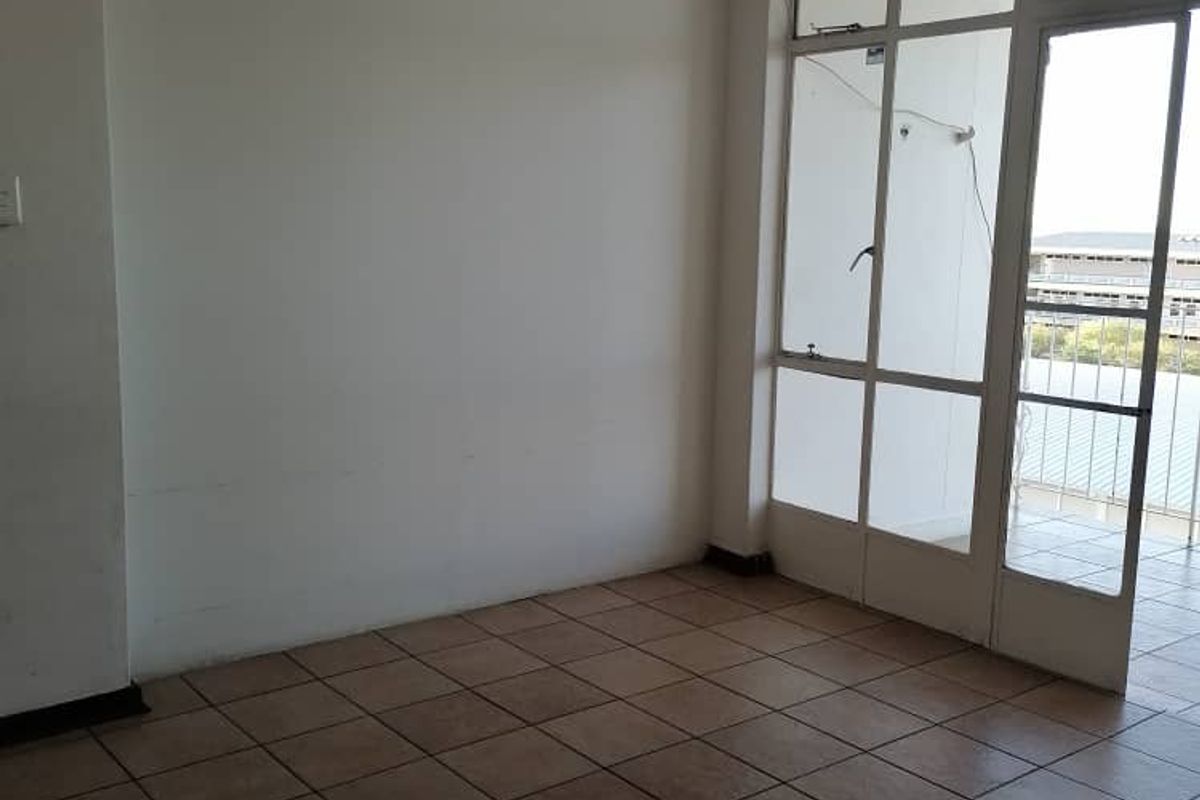 URGENT SALE! 2 BED / 1 BATH FLAT IN CENTRAL WINDHOEK - Photo 2