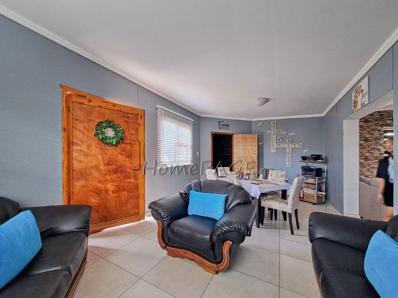 Narraville, Walvis Bay:  4 Bedr home is for sale - Photo 6