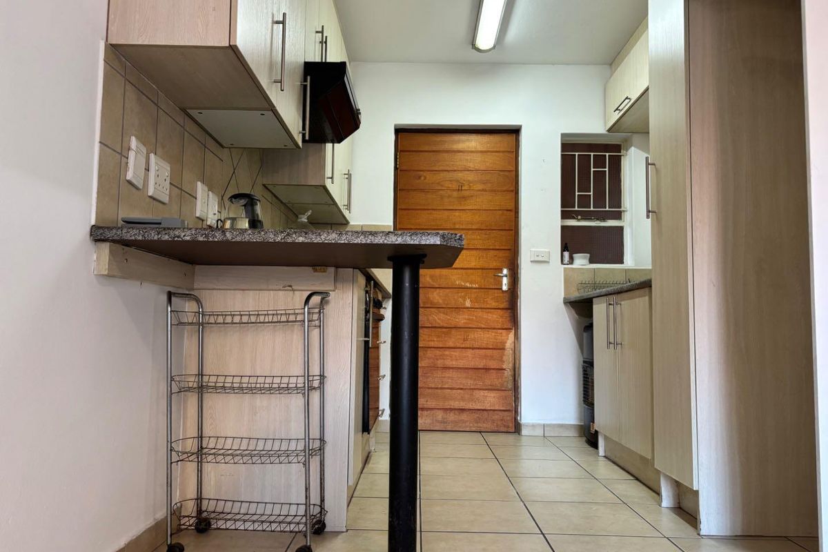 Ground-Floor 2-Bedroom Apartment with Private Garden in an Exclusive 10-Unit Complex - Photo 5
