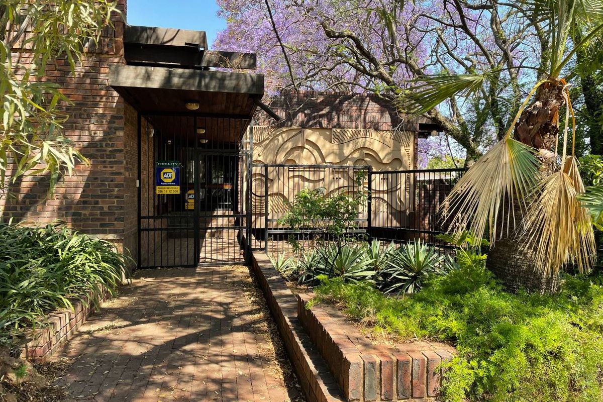 Renovaters dream on a large stand - Photo 3