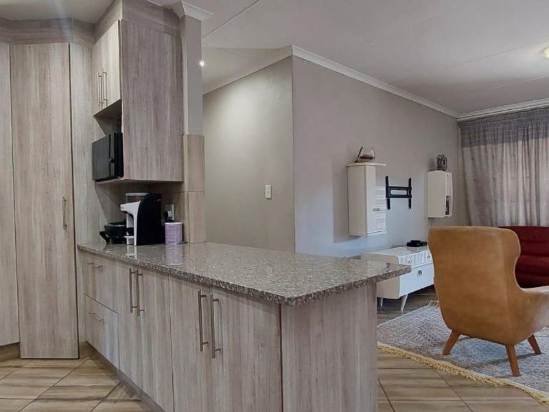 Charming Townhouse in Secure Pretoria North Complex! - Photo 3