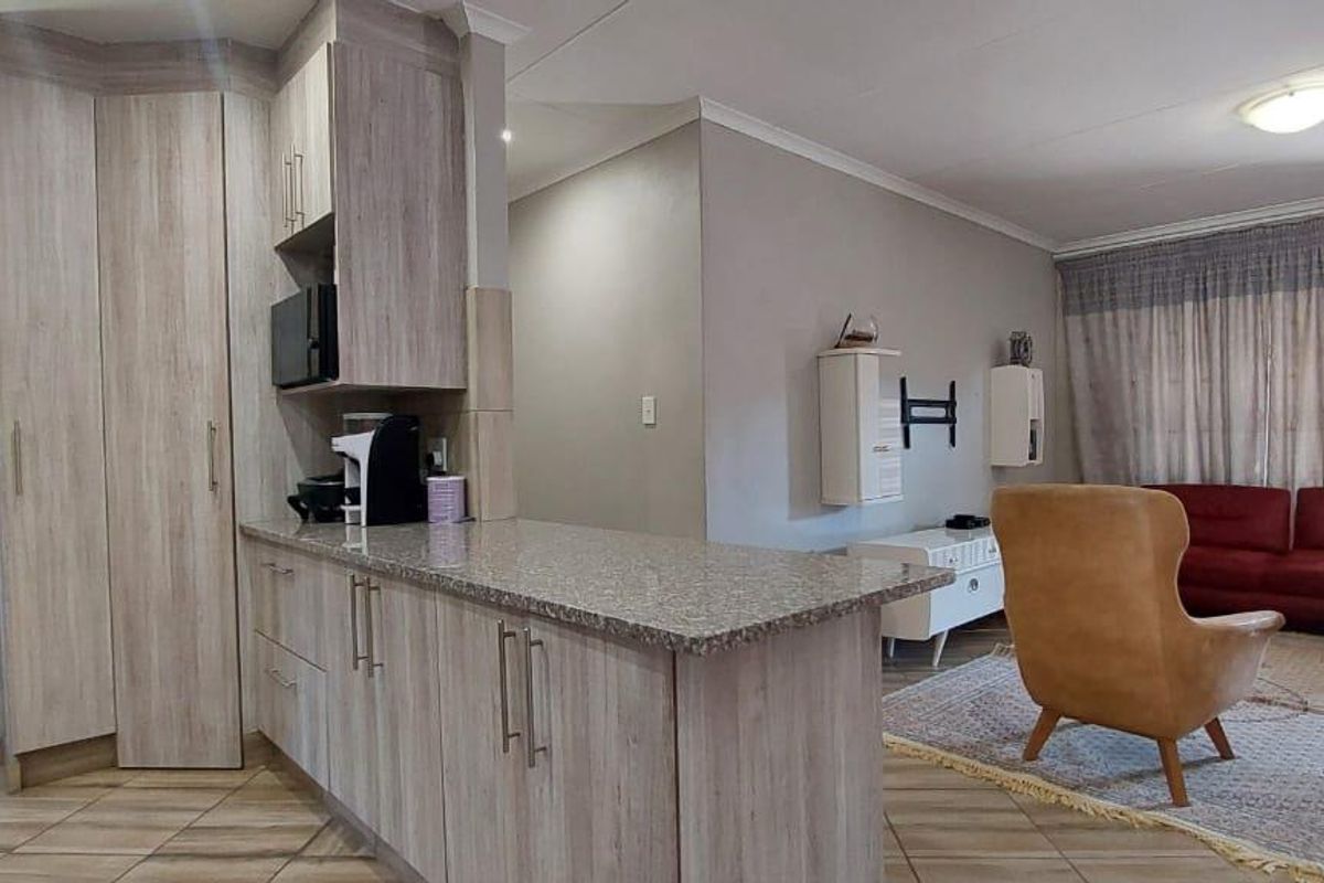 Charming Townhouse in Secure Pretoria North Complex! - Photo 3